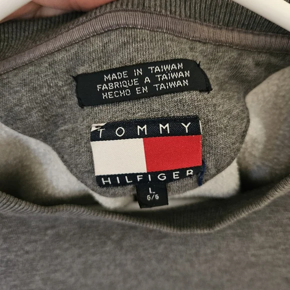 Tommy Hilfiger Embroidered Crew Neck Sweatshirt - Picture 6 of 6